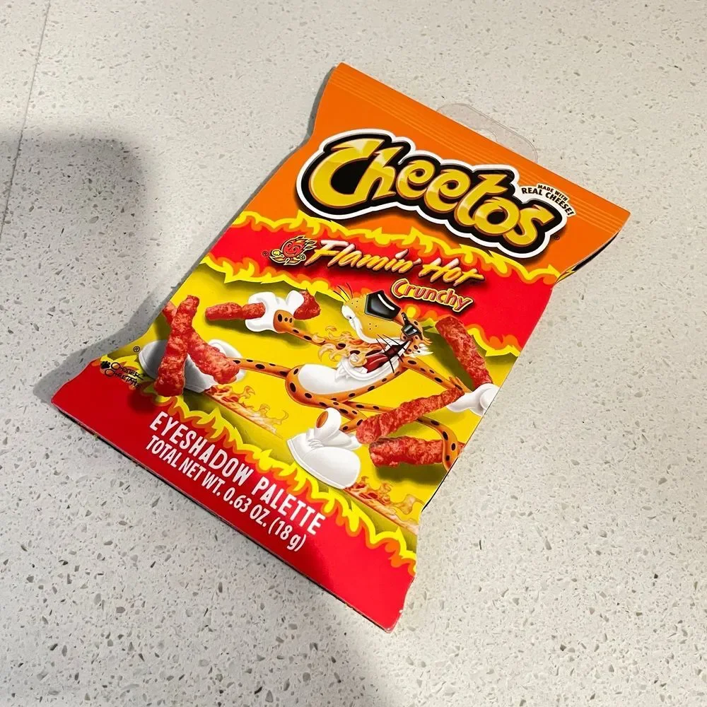 Cheetos‎ Flamin Hot Crunchy Eyeshadow Palette 12 Shades Chester Cheetah Mirror